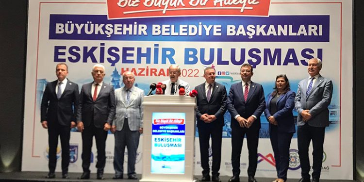 CHP'li Büyükşehir Belediye Başkanları'ndan hükümete: Belediyelere ek kaynak ayrılması, akaryakıt konusunda destek sağlanması gerekmektedir