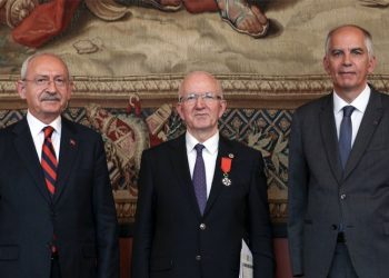 CHP'li İbrahim Kaboğlu'na Fransa'dan Légion d'honneur nişanı