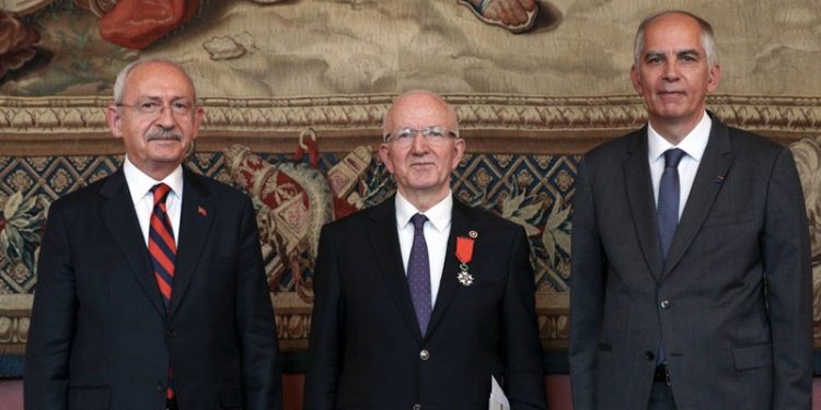 CHP'li İbrahim Kaboğlu'na Fransa'dan Légion d'honneur nişanı