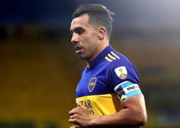 Carlos Tevez'den yeşil sahalara veda