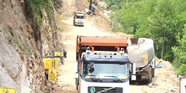 Cengiz İnşaat’ta kamyoncular kontak kapattı: ‘3 aydır paramız ödenmiyor’