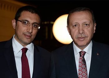 Cumhurbaşkanı Başdanışmanı Akış’tan Arınç’a: Kızılcahamam kampında ‘kral çıplak’ deseydin ya