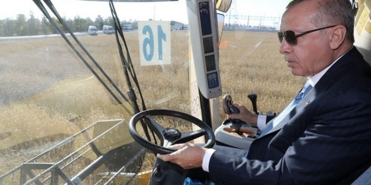 Cumhurbaşkanı Erdoğan, tarla sürerek tanıtmıştı: Yerli traktör hayal oldu