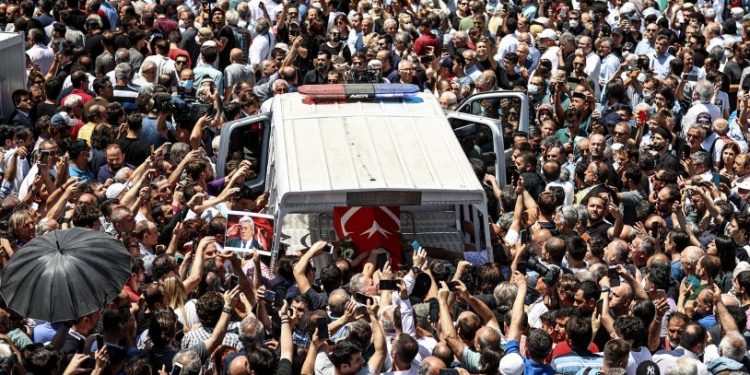 Cüneyt Arkın son yolculuğuna uğurlandı