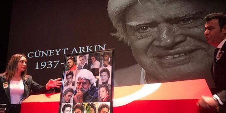 Cüneyt Arkın son yolculuğuna uğurlanıyor: Dünyayı kurtardı, kendini kurtaramadı