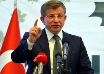 Davutoğlu: Gazetecilerin g&ouml;zaltına alınmasına karşıyım