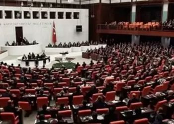 Dezenformasyon teklifinin ilk 15 maddesi kabul edildi: TBMM Adalet Komisyonu'nda hangi değişiklikler yapıldı?