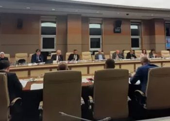 'Dezenformasyon yasası' teklifi Meclis Dijital Mecralar Komisyonu'ndan geçti, muhalefet düzenleme için 'basına sansür torbası' diyor