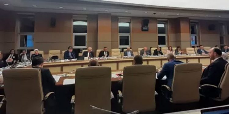 'Dezenformasyon yasası' teklifi Meclis Dijital Mecralar Komisyonu'ndan geçti, muhalefet düzenleme için 'basına sansür torbası' diyor