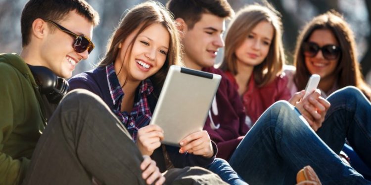 Dikkat çeken araştırma: Siyasetçiler sınıfta kaldı