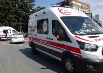 Direksiyonda kalp krizi geçiren taksiciden faciayı önleyen hamle