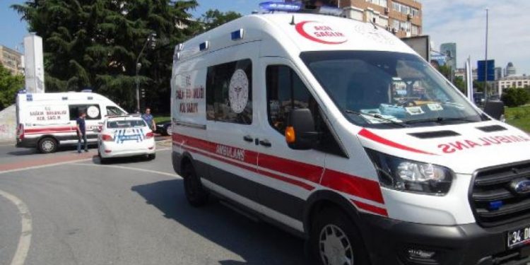 Direksiyonda kalp krizi geçiren taksiciden faciayı önleyen hamle