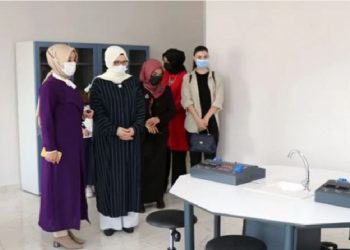 Diyanet’in ‘hanımefendi’si çantasını koruma polisine taşıttı