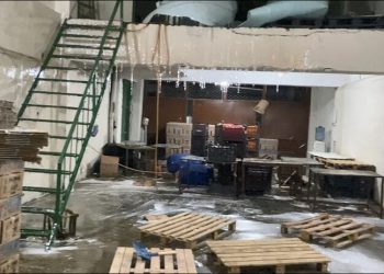 Diyarbakır'da sıvı dolum makinesi basınçla taştı; 1 kilometrelik alana şekerli madde yayıldı