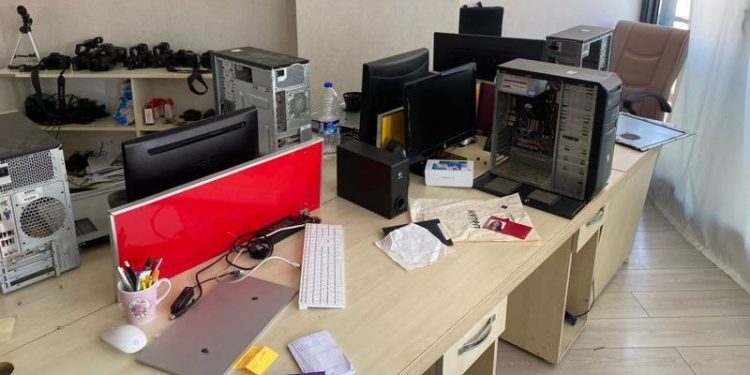 Diyarbakır’da 11 gazeteci gözaltına alındı