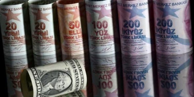 Döviz kurları haftaya yükselişle başladı