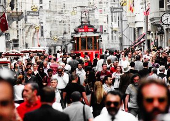 Dünya yazarı Şeref Oğuz: Hırsıza, arsıza, "bize de konfor üretir" umuduyla göz yumduk, beton ekerek buğday yetişeceği yalanını seçtik