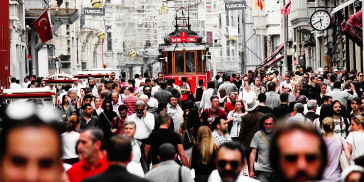 Dünya yazarı Şeref Oğuz: Hırsıza, arsıza, "bize de konfor üretir" umuduyla göz yumduk, beton ekerek buğday yetişeceği yalanını seçtik