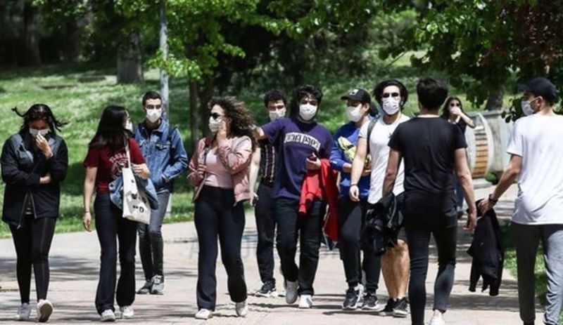 Eğitimini sürdürebilmek için çalışan üniversite öğrencisi: Karın tokluğuna çalışmak zorundayız