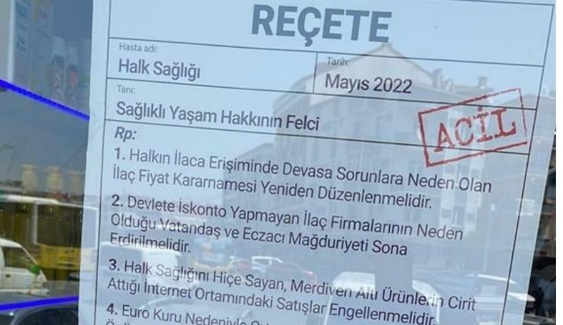 Eczacılar sorunlarını 'reçete'leyerek camlarına astı