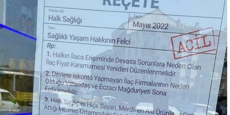 Eczacılar sorunlarını 'reçete'leyerek camlarına astı