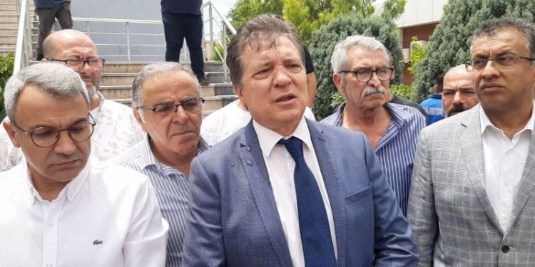 Edremit Belediye Başkanı Arslan'a makamında saldırı