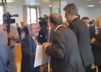 Ek bütçe görüşmeleri için Meclis'e geldi, protesto edildi: Nureddin Nebati'ye 'Marmaris' tepkisi