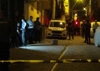 Ekonomik kriz çıldırttı: Baba bir oğlunu öldürdü, diğerini yaraladı
