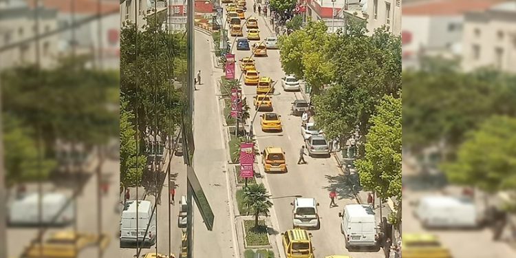Elazığ'da taksici esnafı akaryakıt zamlarını protesto etti