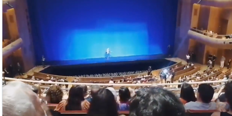 Emine Erdoğan’a AKM’de protesto