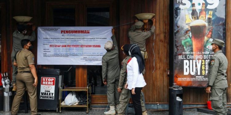 Endonezya'da 'Muhammed' isimli kişilere ücretsiz içki veren bar kapatıldı