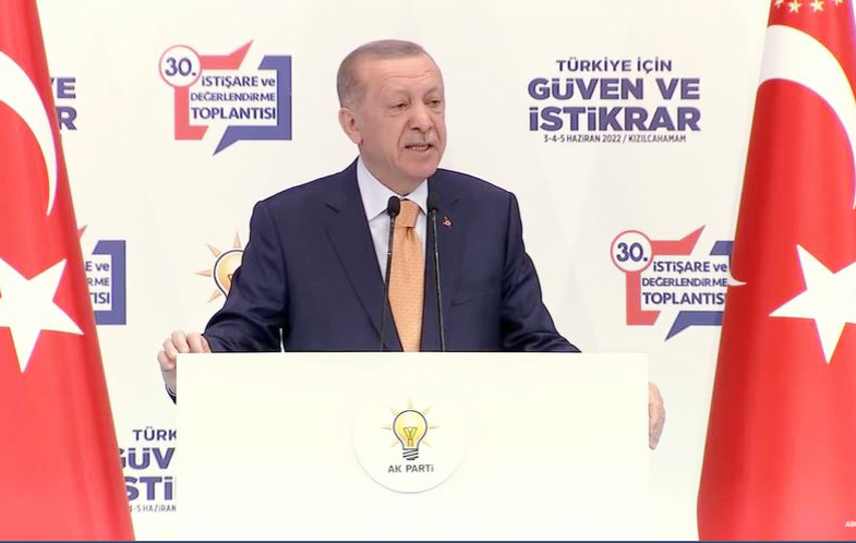 Erdoğan, ‘sürtük’ açıklamasında geri adım atmadı: Gezi’de sergiledikleri tutuma yakışan teşhisi koyduk!