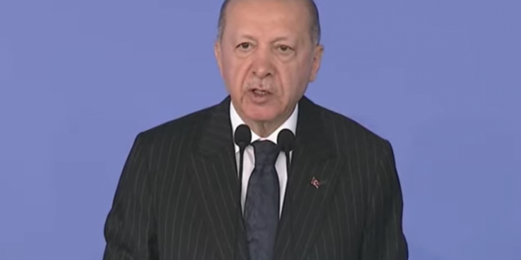 Erdoğan: Küresel krizler gelişmiş ülkelerde yalpalamaya yol açacak, Türkiye güvenli liman
