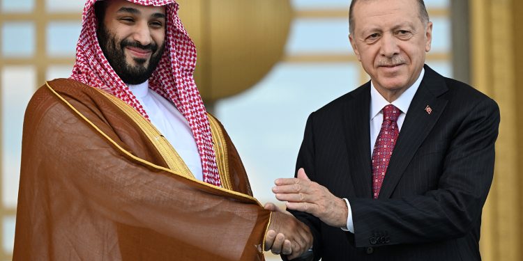 Erdoğan, Suudi Veliaht Prens Selman’ı resmi törenle karşıladı