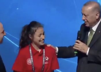 Erdoğan, uzay başvurusu için yaşı yetmeyen çocuğa seslendi: 'Yaşını büyütürüz'