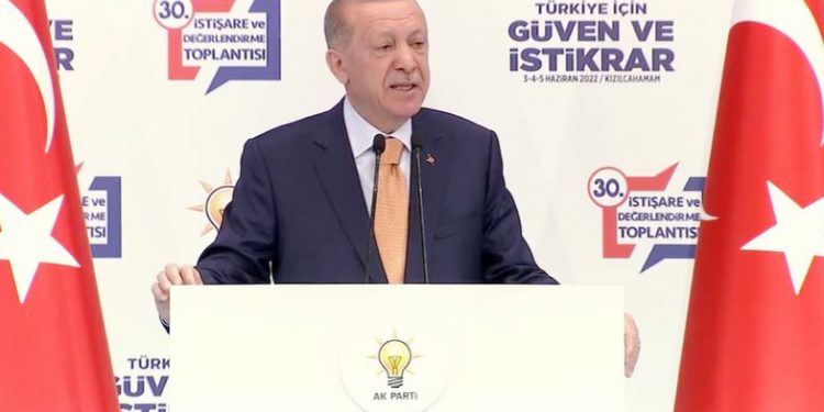 Erdoğan, ‘sürtük’ açıklamasında geri adım atmadı: Gezi’de sergiledikleri tutuma yakışan teşhisi koyduk!