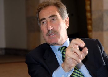 Ertuğrul Günay: Erdoğan’ın adaylık açıklaması seçimi erteleyeceğinin işareti