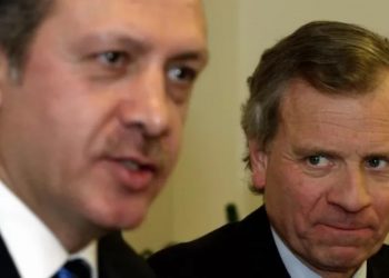 Eski NATO Genel Sekreteri Hoop Scheffer: Türkiye vazgeçilemez konumu nedeniyle bizi baskı altına alıyor