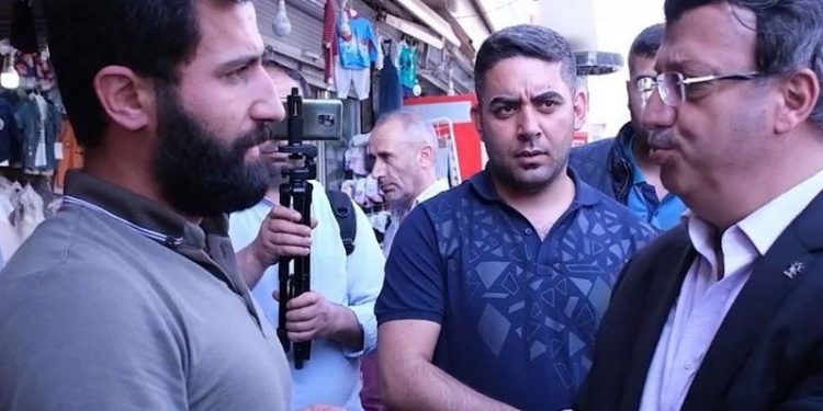 Esnaf ziyaretine çıkan AKP Van İl Başkanı'na tepki: Perişanız, sorumlusu sizsiniz