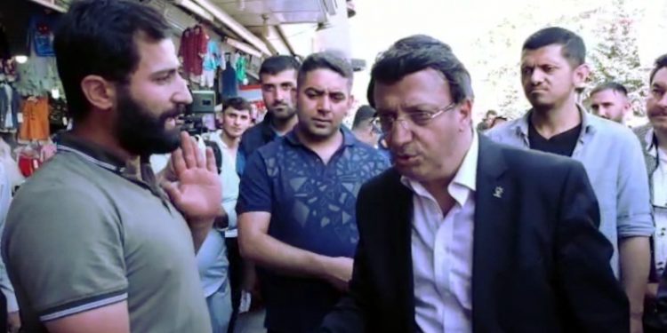 Esnafı ziyaret eden AKP’lilere tepki: Yazık ettiniz bize