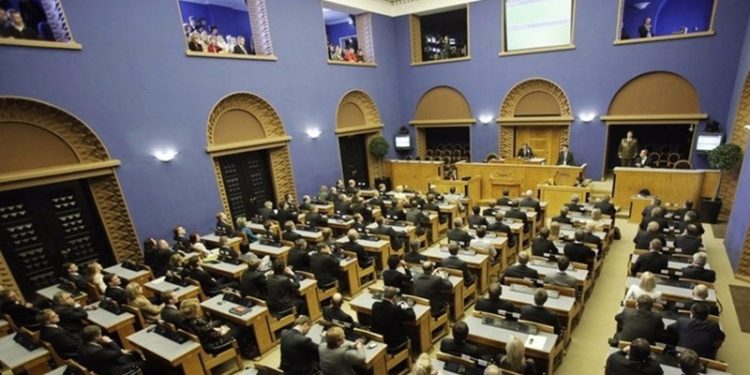 Estonya'da koalisyon hükümeti dağıldı