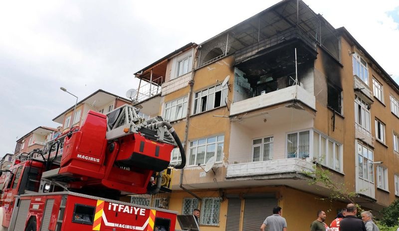 Ev sahibi ile tartışan kiracı, evi yaktı