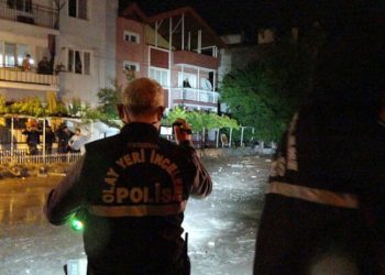 Evlerini su basan anne kurtarıldı, engelli kızı öldü