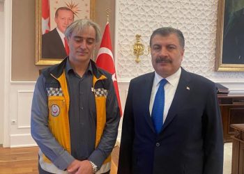 Fahrettin Koca, eylem yapan ambulans şoförüyle görüştü: Çok şey konuştuk