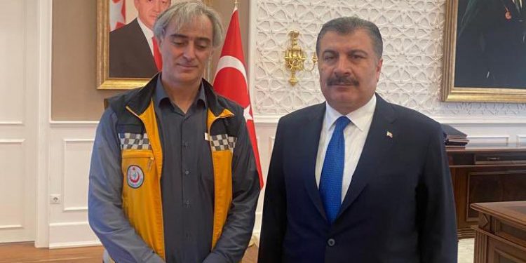 Fahrettin Koca, eylem yapan ambulans şoförüyle görüştü: Çok şey konuştuk