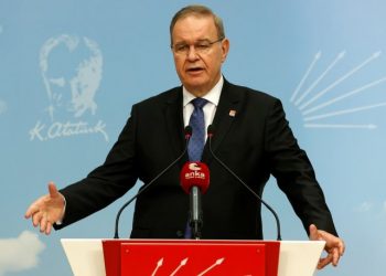 Faik Öztrak: Milletine küfreden cumhurbaşkanına ilk kez şahit olduk