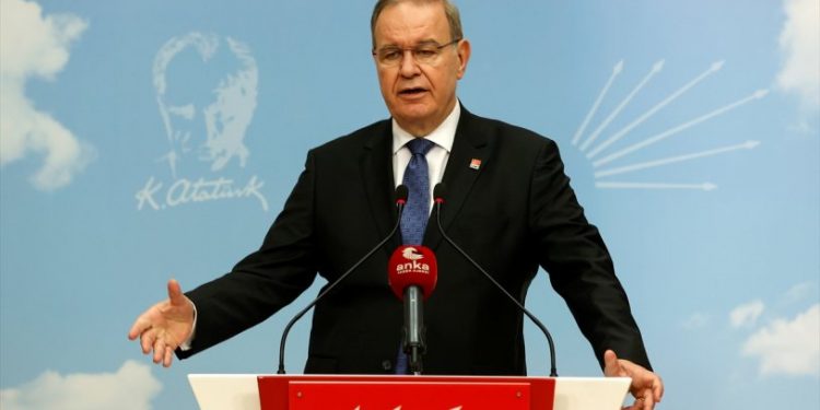 Faik Öztrak: Milletine küfreden cumhurbaşkanına ilk kez şahit olduk