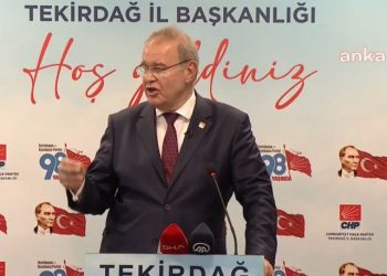 Faik Öztrak: Çakma bir ekonomist koskoca Türkiye'yi perişan; milletimizi öz vatanında parya etti