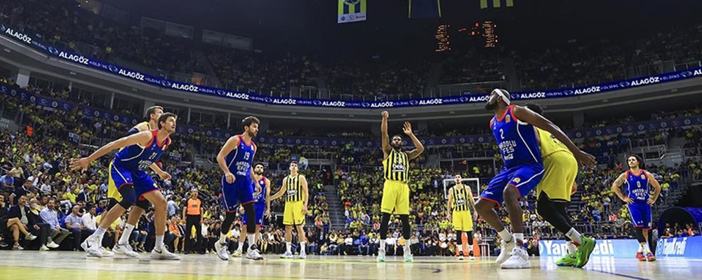 Fenerbahçe Beko final serisinde 1-0 öne geçti