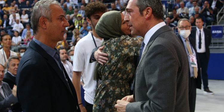 Fenerbahçe'den İsmail Kartal'a veda: Ayakta alkışlandı